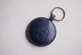 Cargar la imagen en la vista de la galería, Llavero redondo de piel - PAQUETE 10 PIEZAS