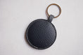Cargar la imagen en la vista de la galería, Llavero redondo de piel - PAQUETE 10 PIEZAS