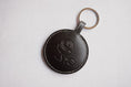 Cargar la imagen en la vista de la galería, Llavero redondo de piel - PAQUETE 10 PIEZAS