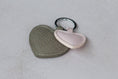Cargar la imagen en la vista de la galería, Llavero doble de corazón - PAQUETE 10 PIEZAS