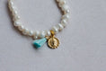 Cargar la imagen en la vista de la galería, Pulsera de perlas con virgen y motita - PAQUETE 10 PIEZAS